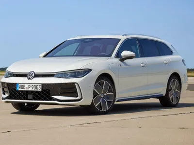 Imagen de VOLKSWAGEN Passat Passat 1.5 eHybrid DSG6 150kW R-Line nuevo